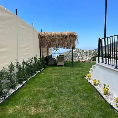 Levissa Faralya Kirme Oezel Havuz Bahce פאטהיה