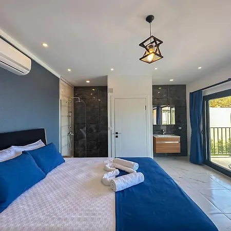 Levissa Faralya Kirme Oezel Havuz Bahce Фетхие