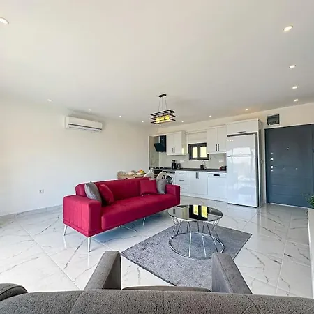 Levissa Faralya Kirme Oezel Havuz Bahce