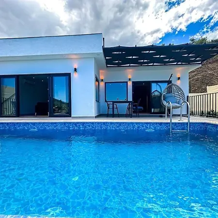 Levissa Faralya Kirme Oezel Havuz Bahce Hotel Fethiye